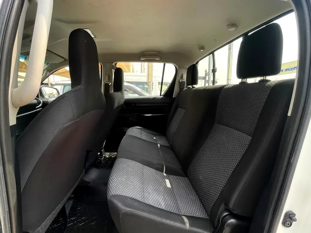 Toyota Hilux 2.8 AT AWD (177 hp) - 10