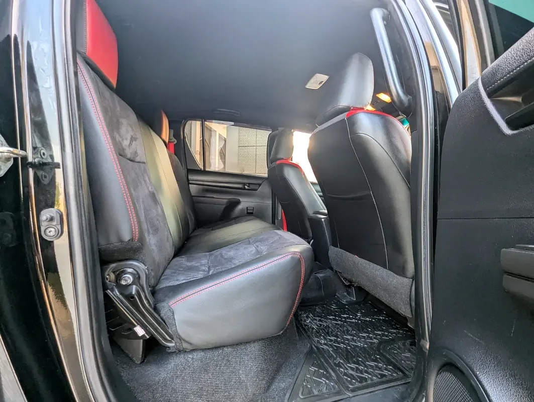 Toyota Hilux 2.8 AT AWD (177 حصان) - 6
