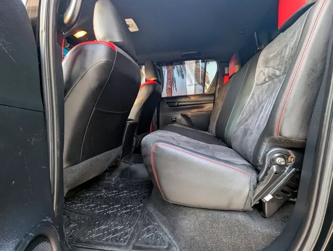 Toyota Hilux 2.8 AT AWD (177 حصان) - 11