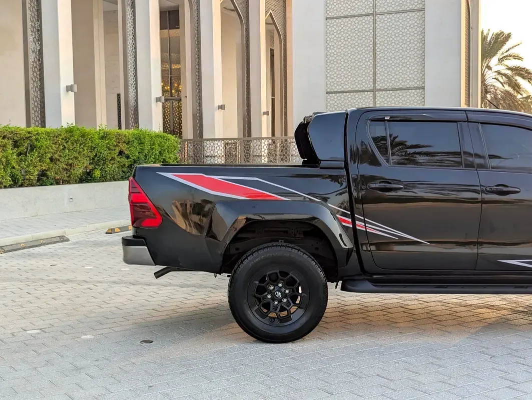 Toyota Hilux 2.8 AT AWD (177 حصان) - 15