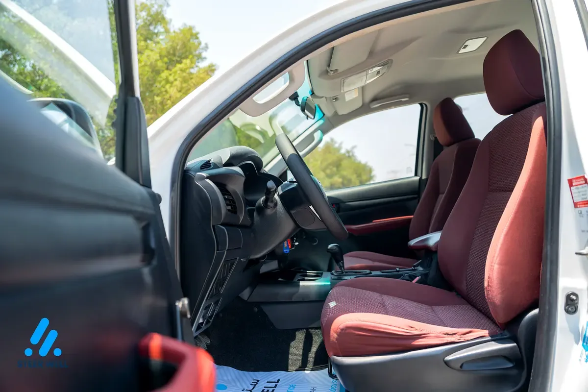 Toyota Hilux 2.8 AT AWD (177 حصان) - 14