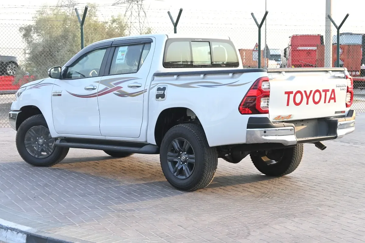 Toyota Hilux 2.8 AT AWD (204 hp) - 3