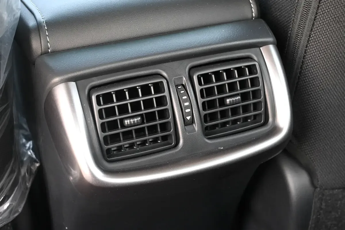 Toyota Hilux 2.8 AT AWD (204 hp) - 5