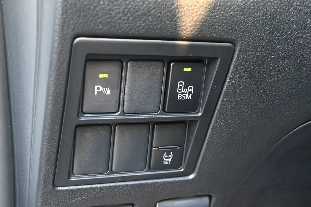 Toyota Hilux 2.8 AT AWD (204 hp) - 8
