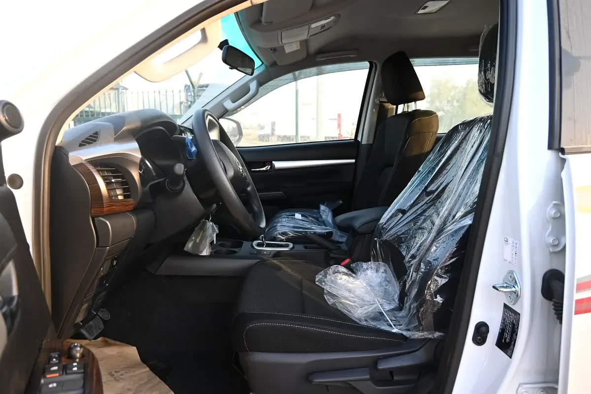 Toyota Hilux 2.8 AT AWD (204 hp) - 12