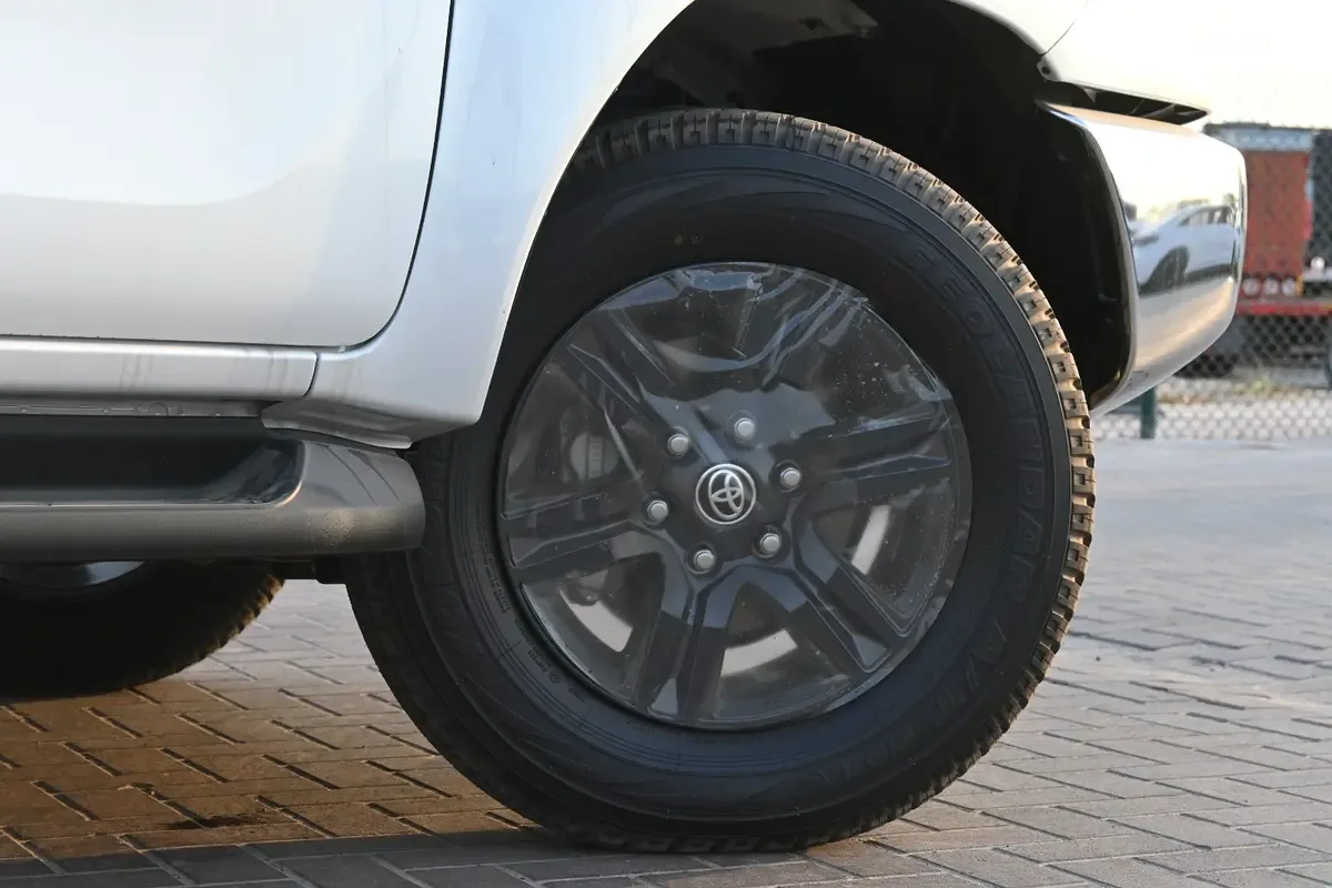 Toyota Hilux 2.8 AT AWD (204 hp) - 18