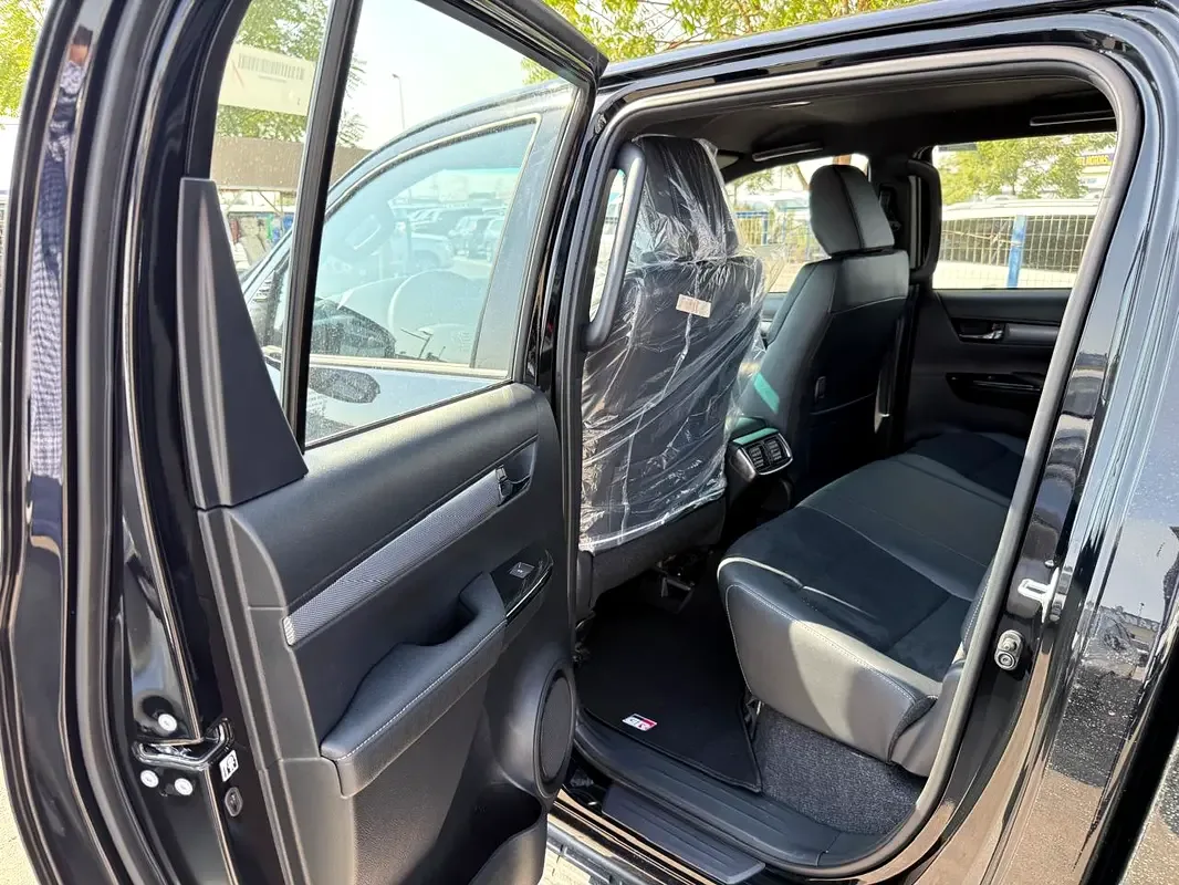 Toyota Hilux 2.8 AT AWD (204 حصان) - 10
