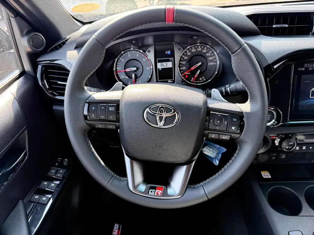 Toyota Hilux 2.8 AT AWD (204 حصان) - 8