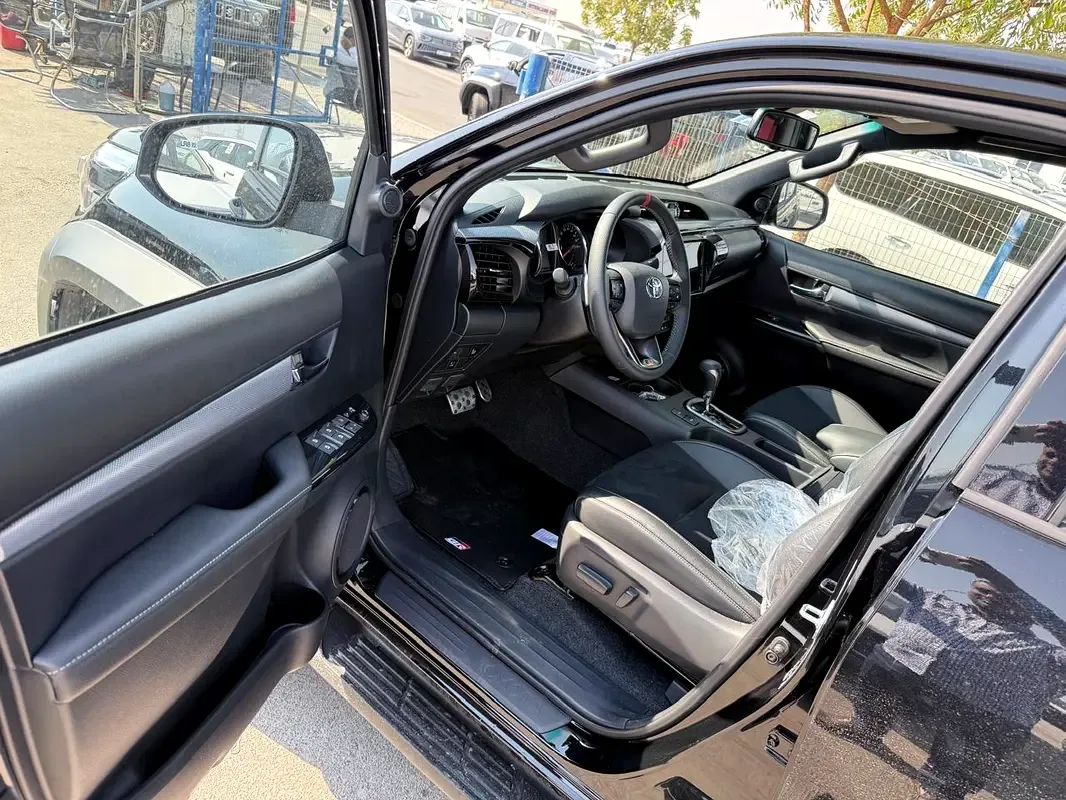 Toyota Hilux 2.8 AT AWD (204 حصان) - 12