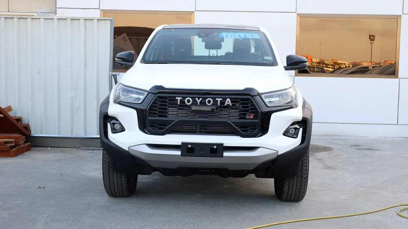 Toyota Hilux 2.8 AT RWD (204 hp)