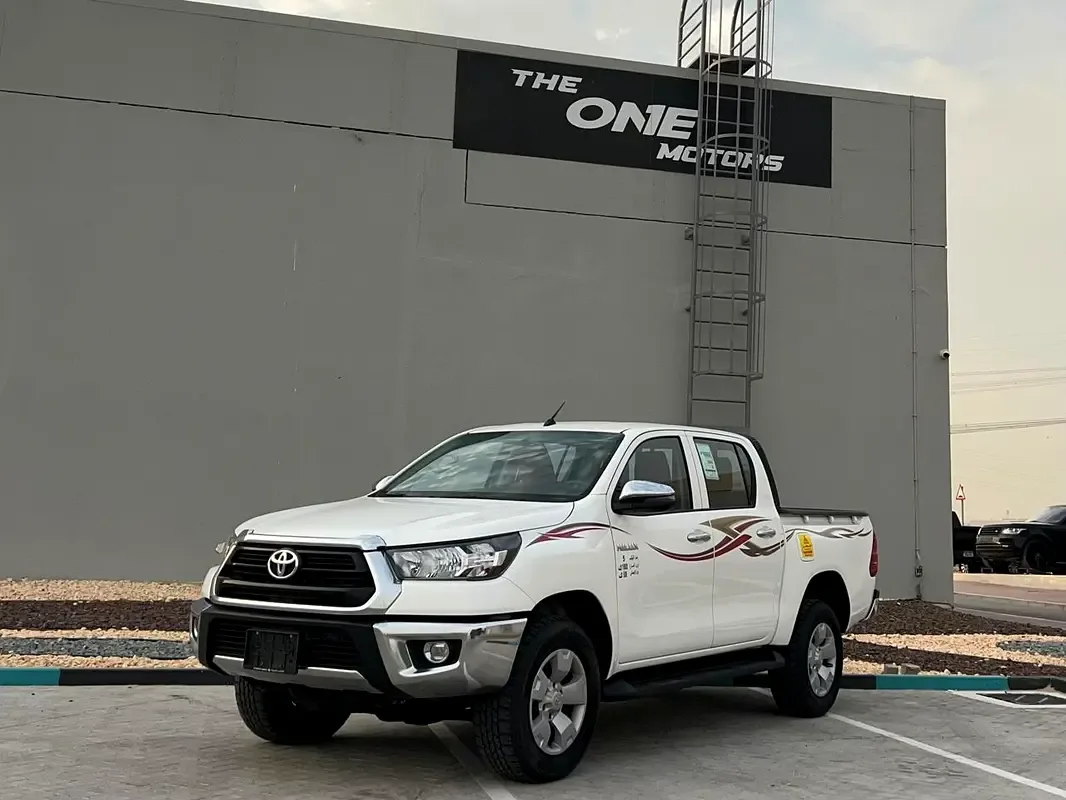Toyota Hilux 2.8 AT RWD (204 hp)