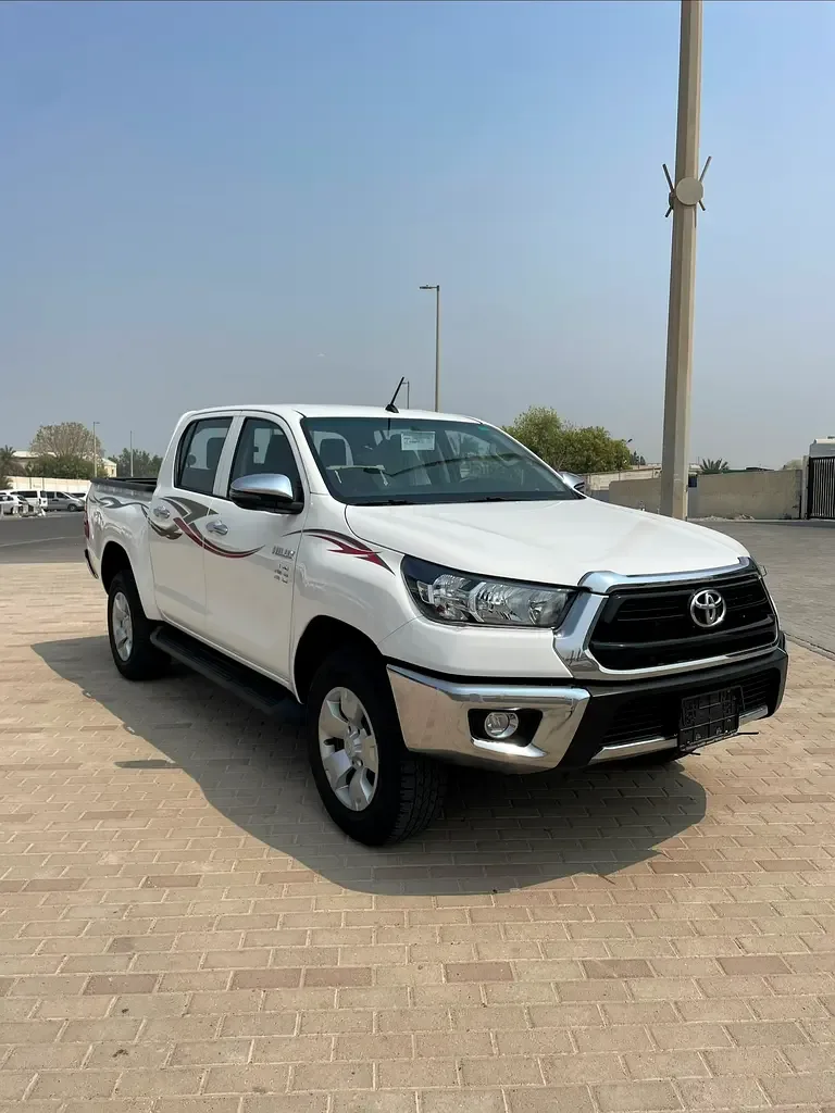 Toyota Hilux 2.8 AT RWD (204 hp)
