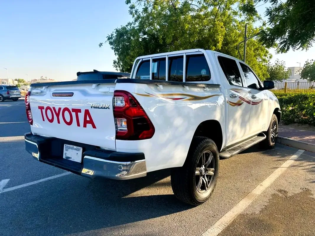 Toyota Hilux 2.8 AT RWD (204 حصان) - 2