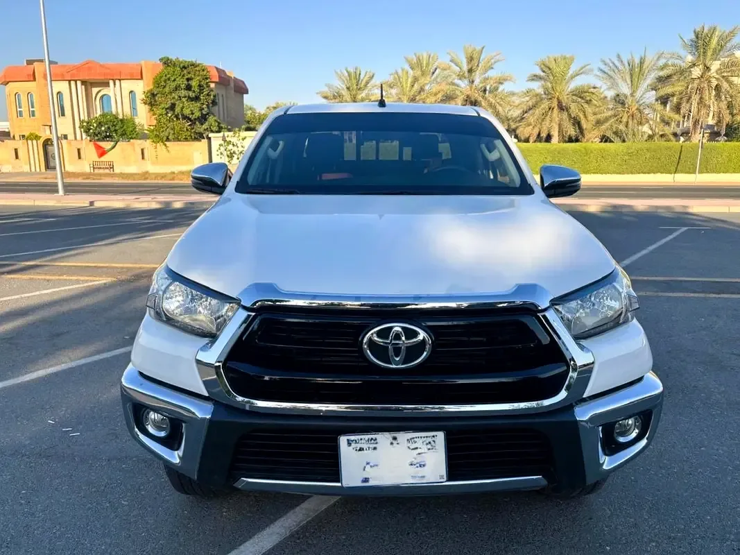 Toyota Hilux 2.8 AT RWD (204 hp)