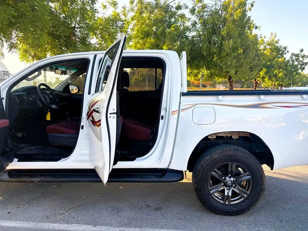 Toyota Hilux 2.8 AT RWD (204 حصان) - 6