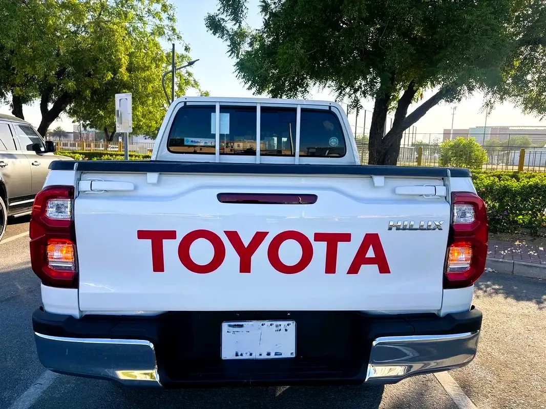 Toyota Hilux 2.8 AT RWD (204 حصان) - 7
