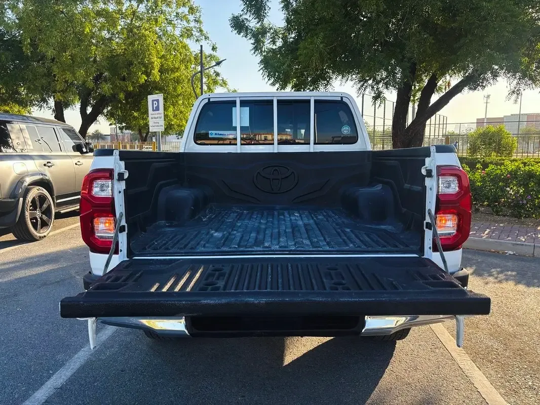 Toyota Hilux 2.8 AT RWD (204 حصان) - 4