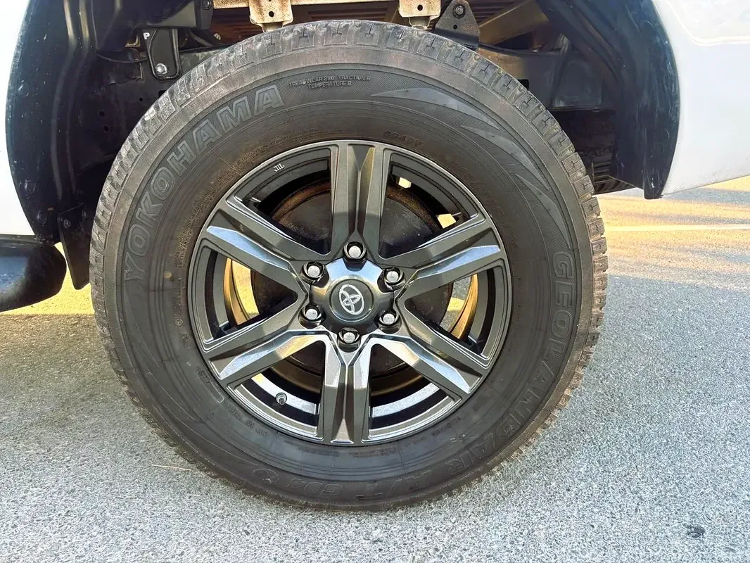 Toyota Hilux 2.8 AT RWD (204 حصان) - 10