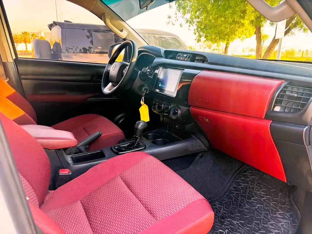 Toyota Hilux 2.8 AT RWD (204 حصان) - 11