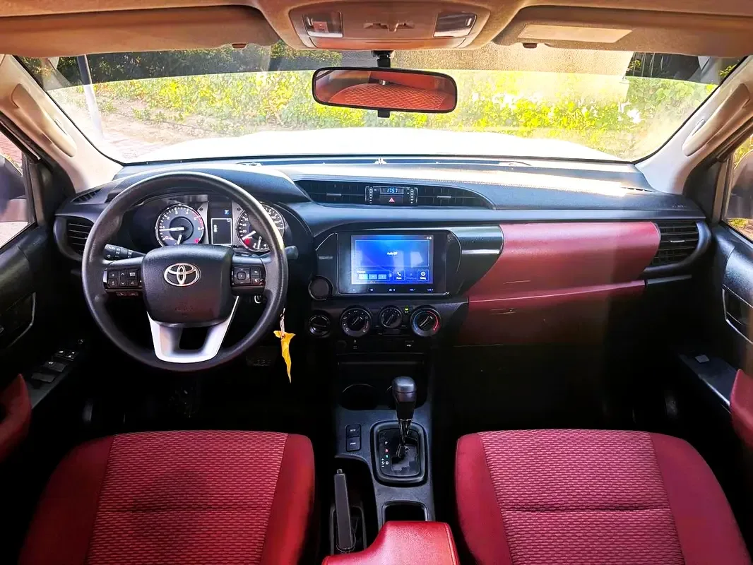 Toyota Hilux 2.8 AT RWD (204 حصان) - 12