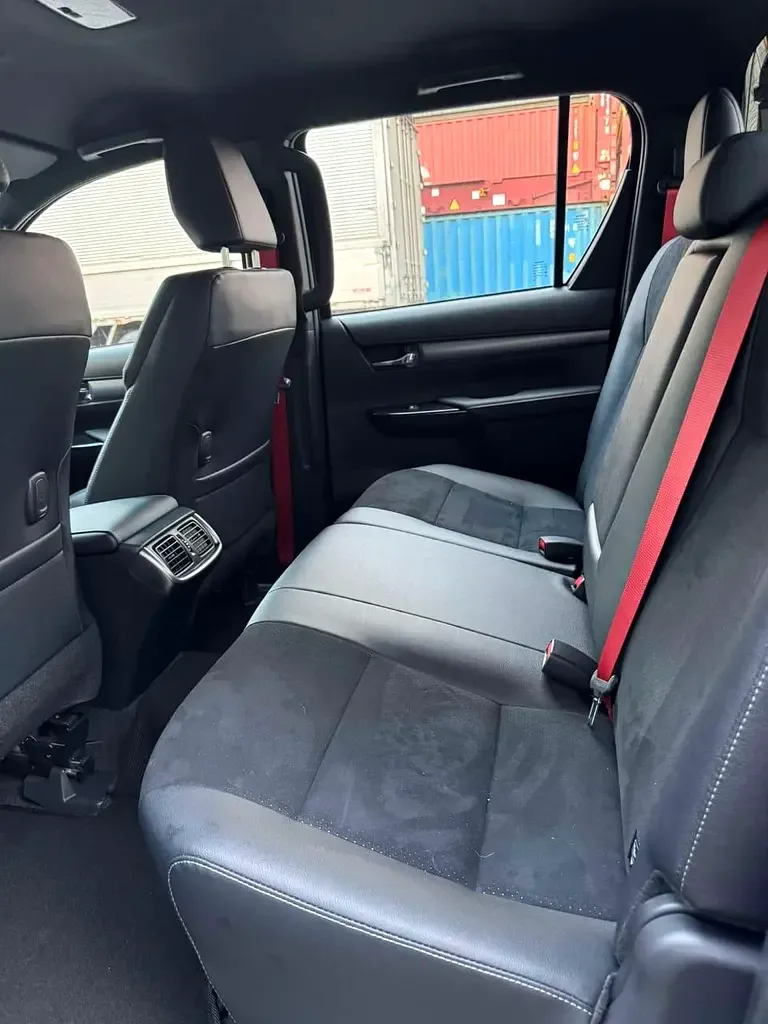 Toyota Hilux 2.8 AT RWD (204 حصان) - 3