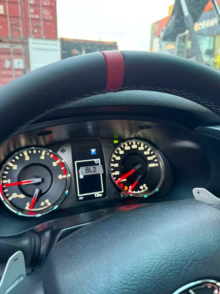 Toyota Hilux 2.8 AT RWD (204 حصان) - 4