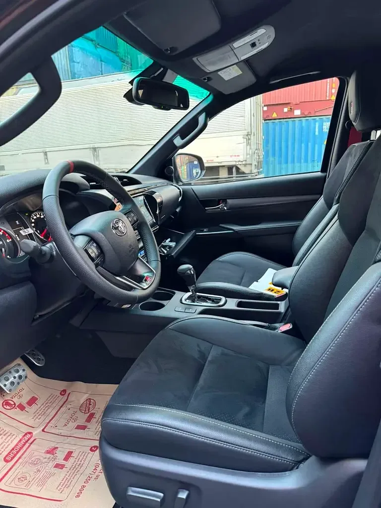 Toyota Hilux 2.8 AT RWD (204 حصان) - 5