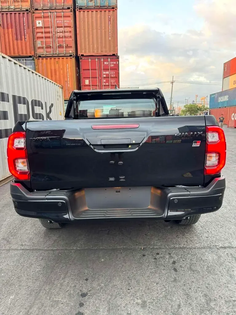 Toyota Hilux 2.8 AT RWD (204 حصان) - 2