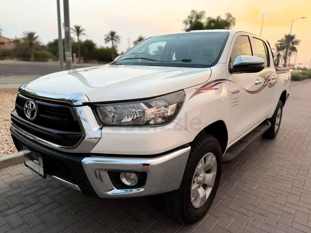 Toyota Hilux 2.8 AT RWD (204 hp) - 2