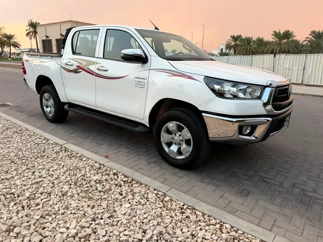 Toyota Hilux 2.8 AT RWD (204 hp)