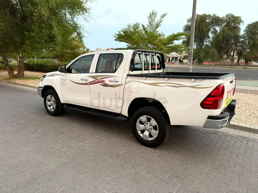 Toyota Hilux 2.8 AT RWD (204 hp) - 6