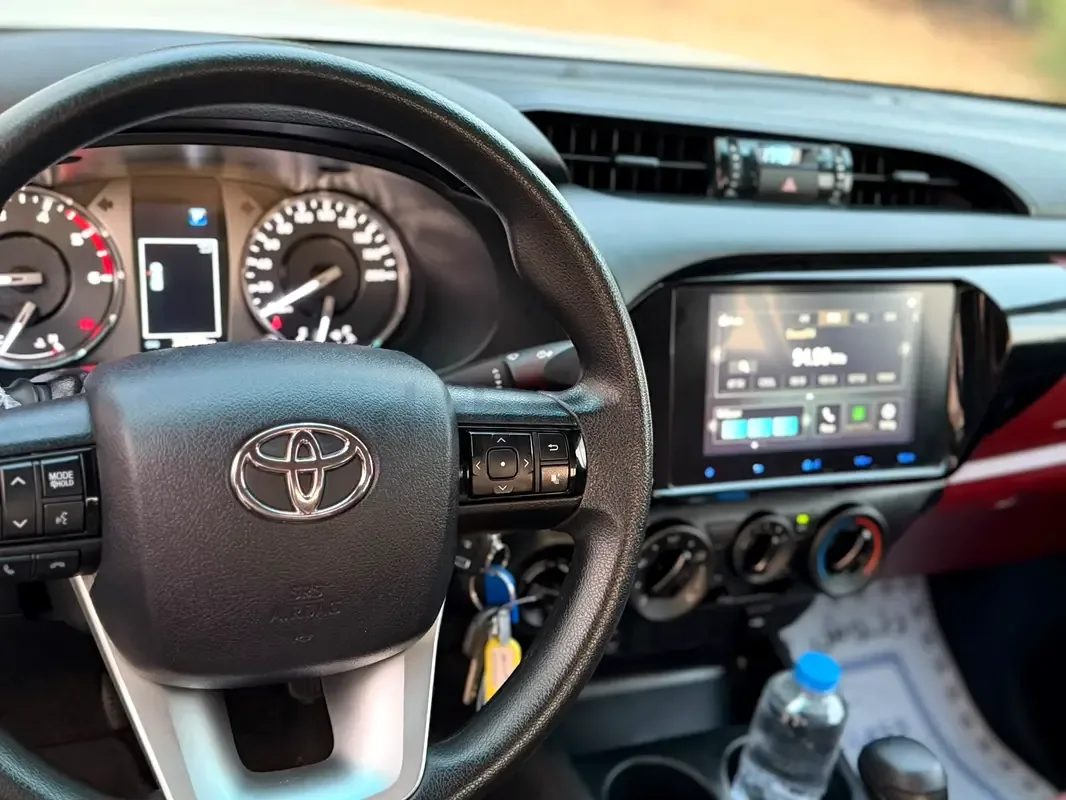 Toyota Hilux 2.8 AT RWD (204 hp) - 9