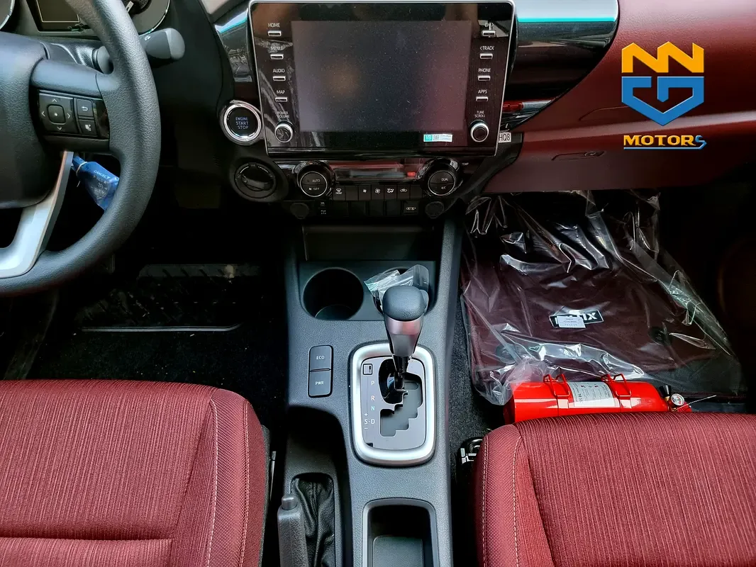 Toyota Hilux 2.8 D AT RWD (204 hp) - 16