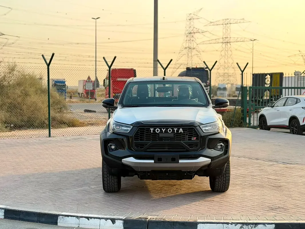 Toyota Hilux 2.8 D AT RWD (204 hp)