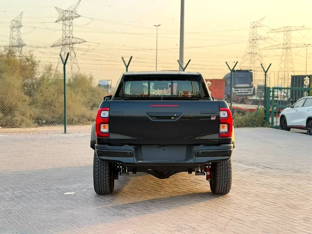 Toyota Hilux 2.8 D AT RWD (204 حصان) - 4