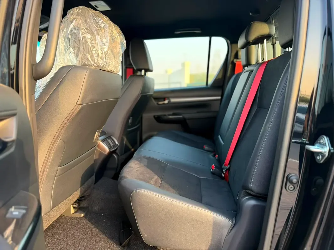 Toyota Hilux 2.8 D AT RWD (204 حصان) - 12