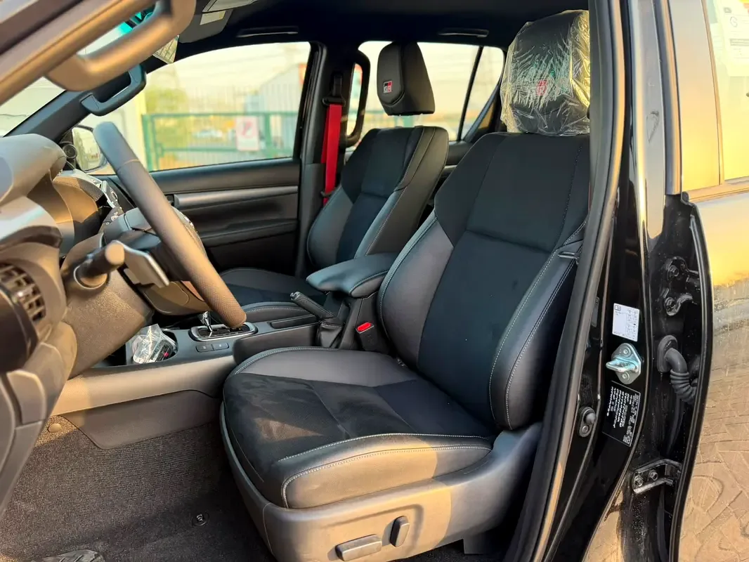 Toyota Hilux 2.8 D AT RWD (204 حصان) - 11