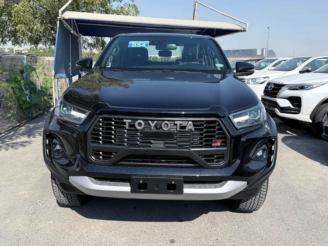 Toyota Hilux 2.8 D AT RWD (204 hp)