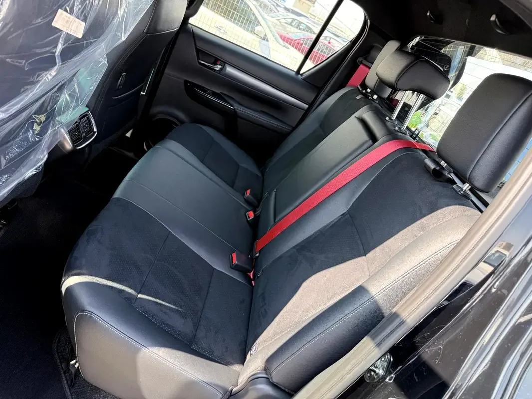 Toyota Hilux 2.8 D AT RWD (204 hp) - 10