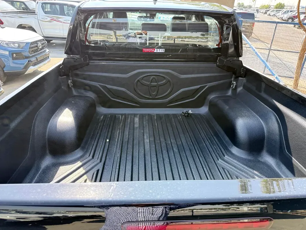 Toyota Hilux 2.8 D AT RWD (204 hp) - 11