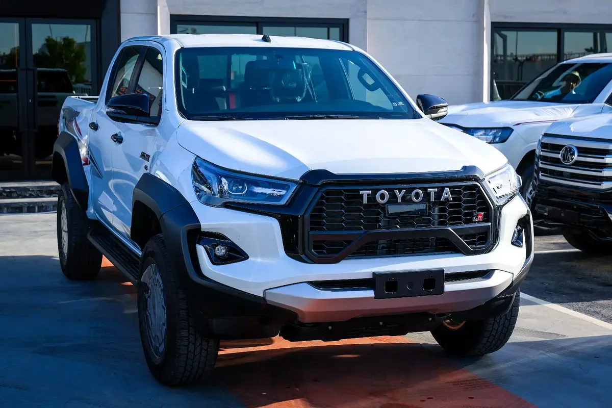 Toyota Hilux 4.0 AT 4WD (238 hp)