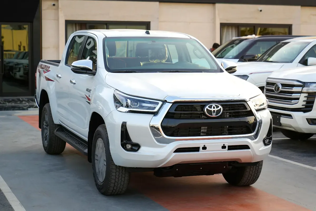 Toyota Hilux 4.0 AT 4WD (238 hp)