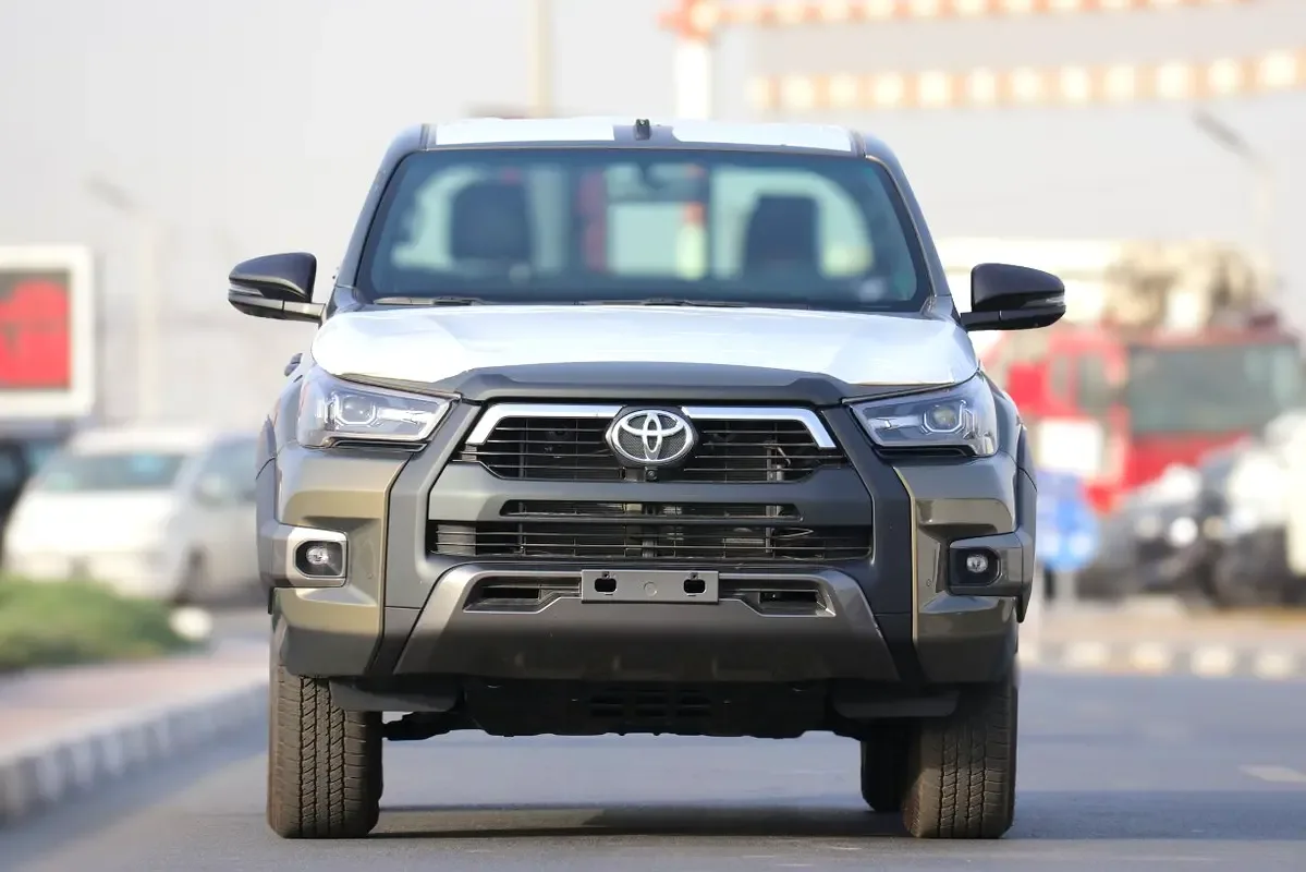 Toyota Hilux 4.0 AT 4WD (238 حصان) - 2