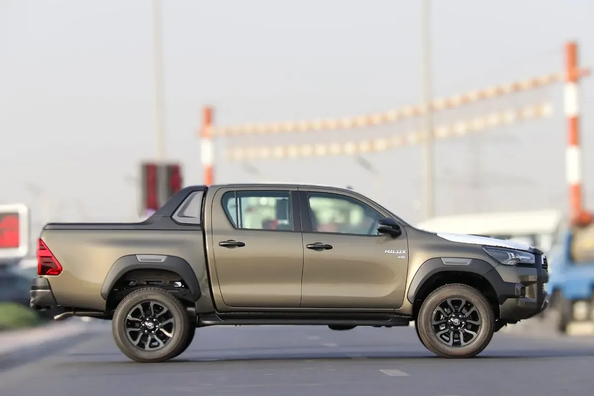 Toyota Hilux 4.0 AT 4WD (238 حصان) - 3