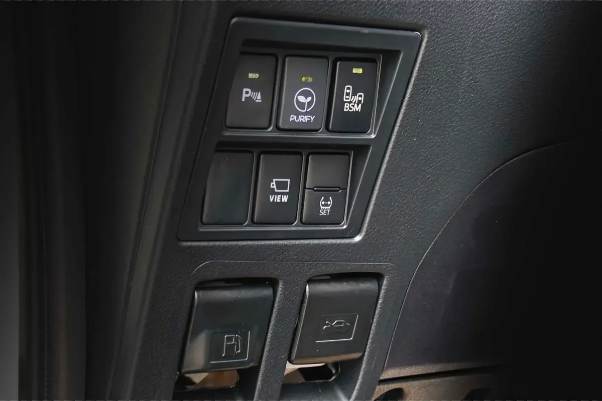 Toyota Hilux 4.0 AT 4WD (238 حصان) - 8
