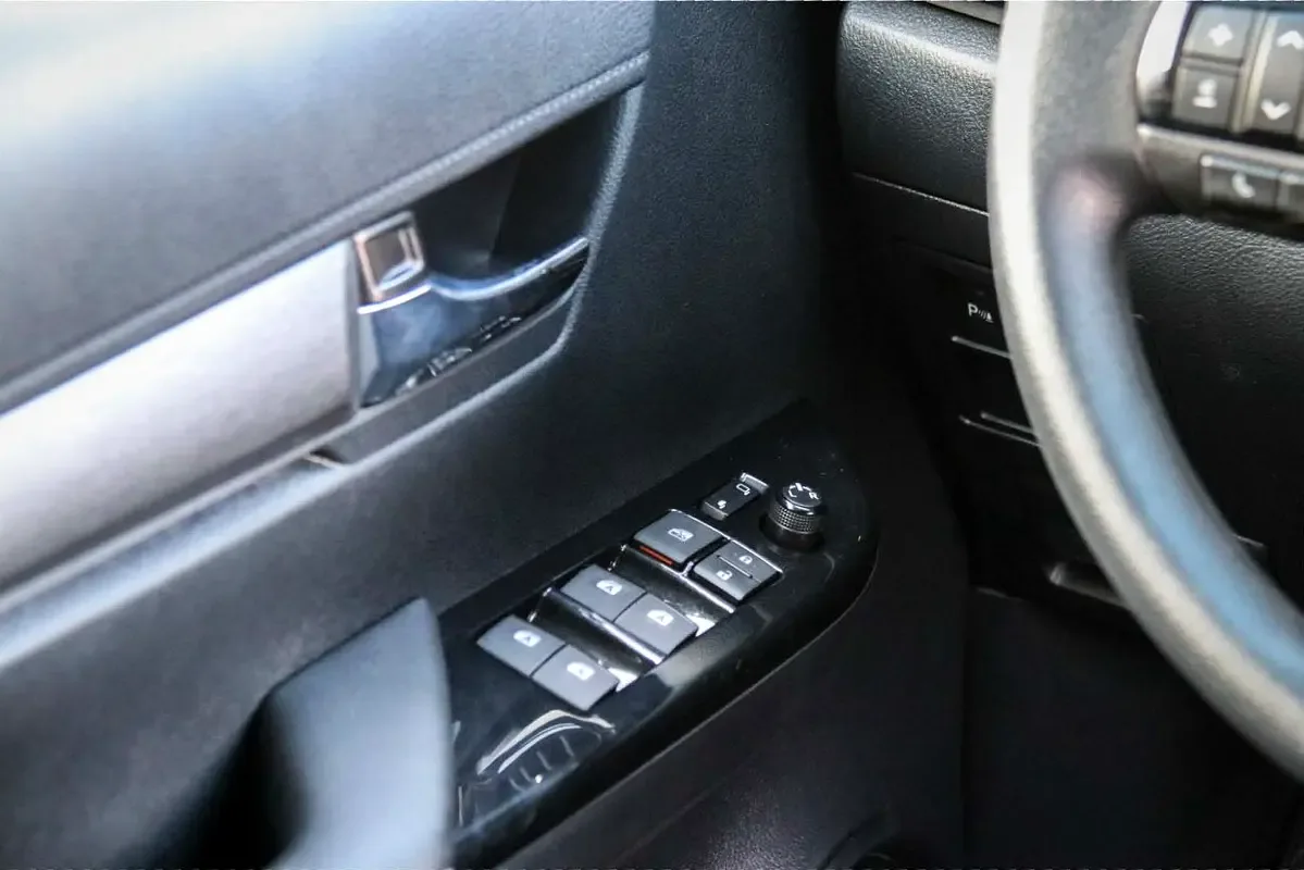 Toyota Hilux 4.0 AT 4WD (238 حصان) - 7