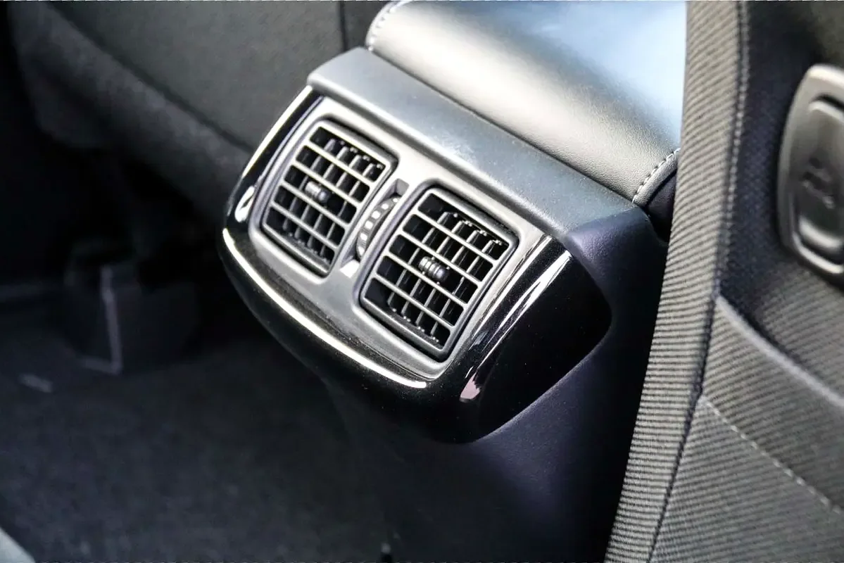 Toyota Hilux 4.0 AT 4WD (238 حصان) - 13