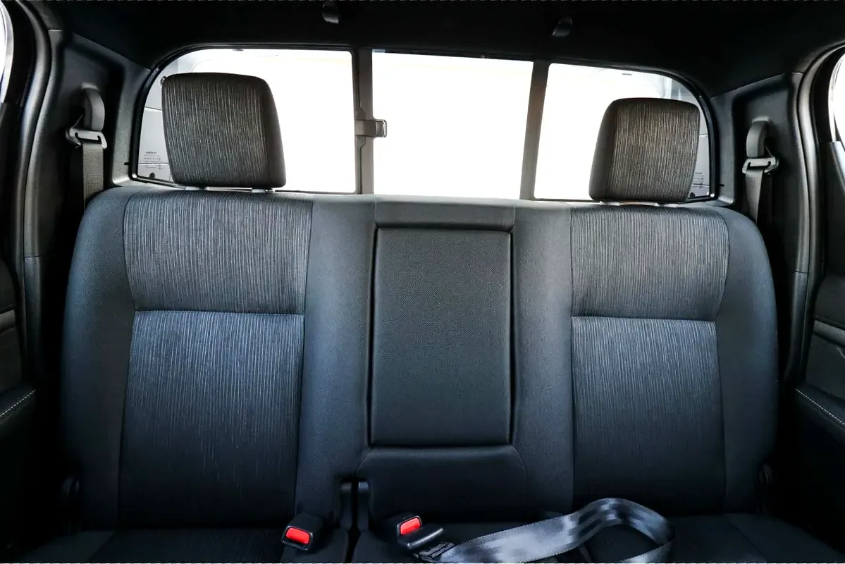 Toyota Hilux 4.0 AT 4WD (238 حصان) - 15