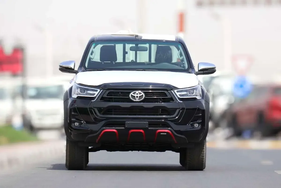 Toyota Hilux 4.0 AT 4WD (238 حصان) - 2