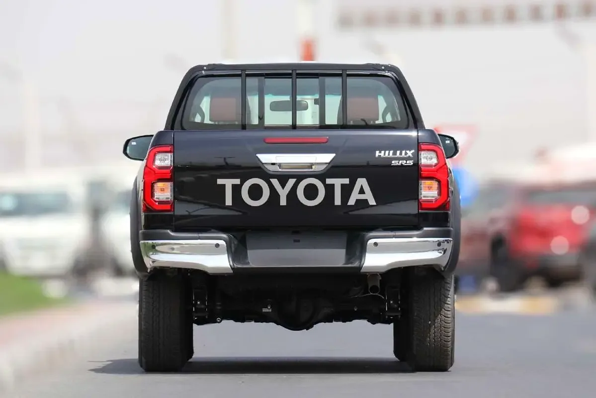 Toyota Hilux 4.0 AT 4WD (238 حصان) - 4